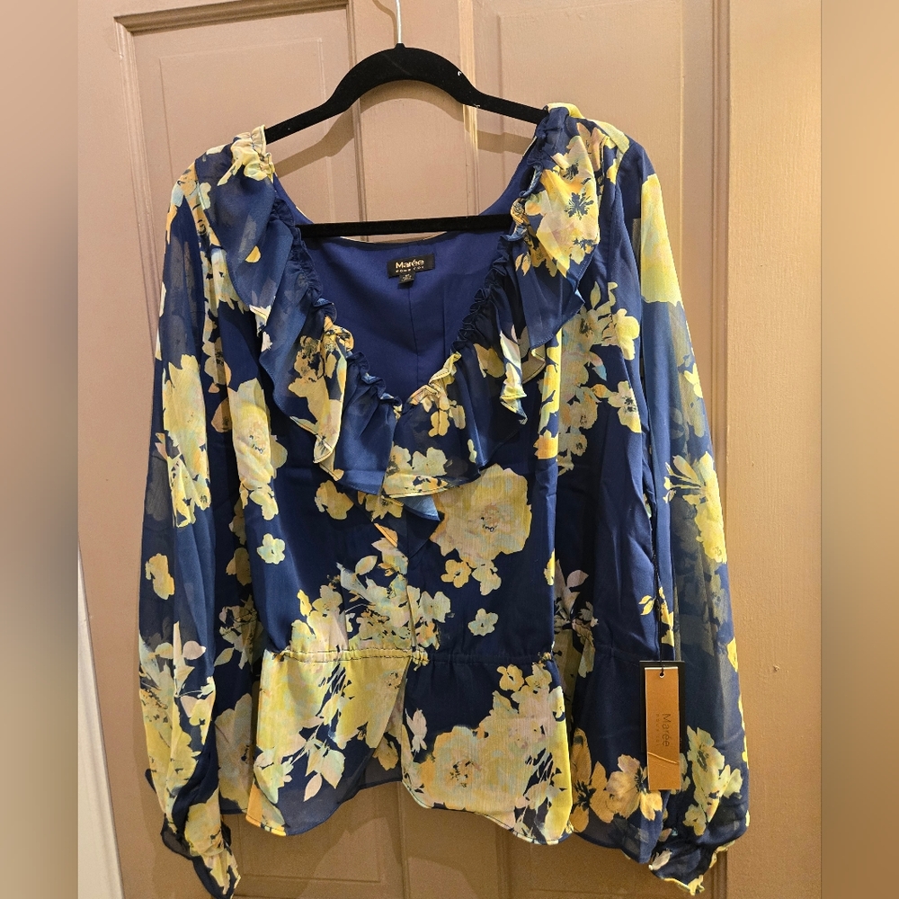 New Maree Pour Toi navy floral top
